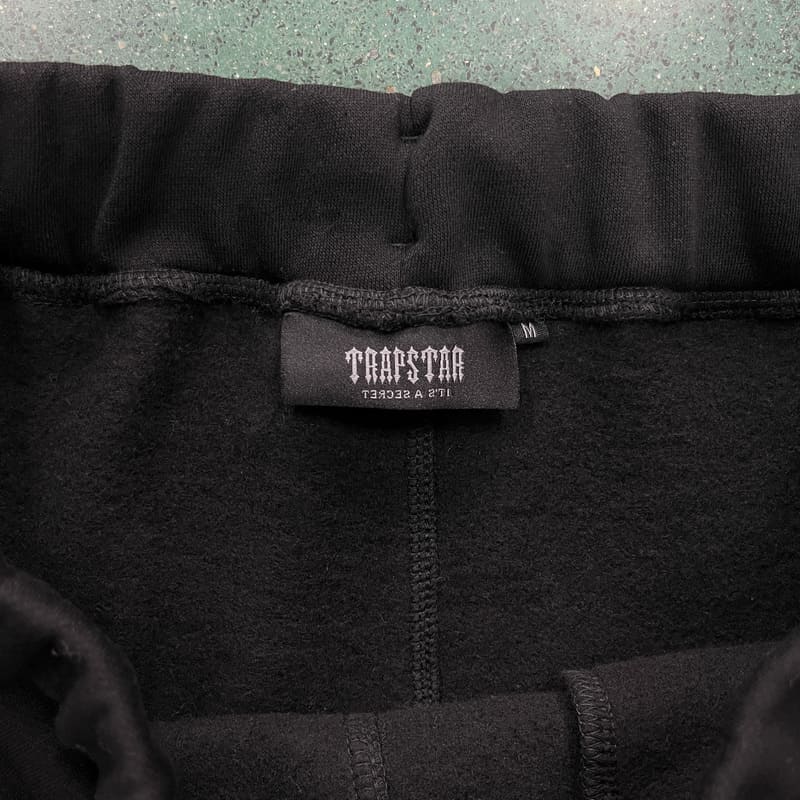Trapstar Irongate Arch Chenille Short Set