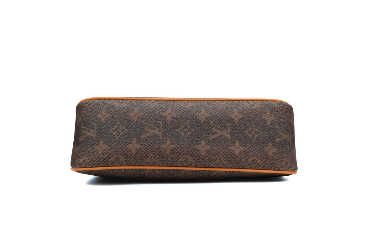 LOUIS VUITTON Pochette Accessoire XL