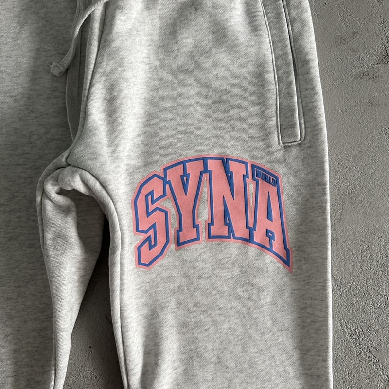 Syna World College Logo Set Grey/Pink