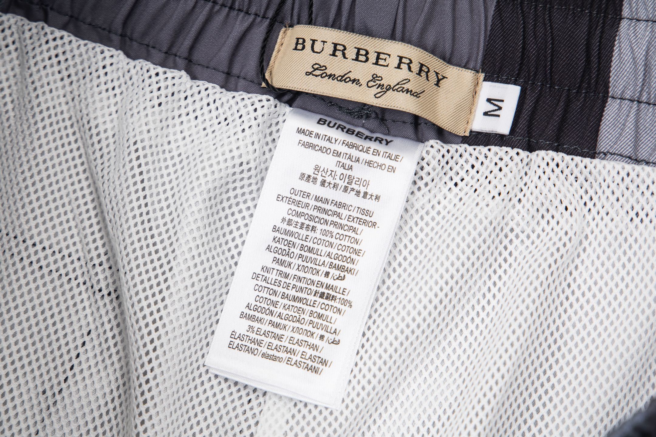 Burberry Bermuda Xadrez de Praia
