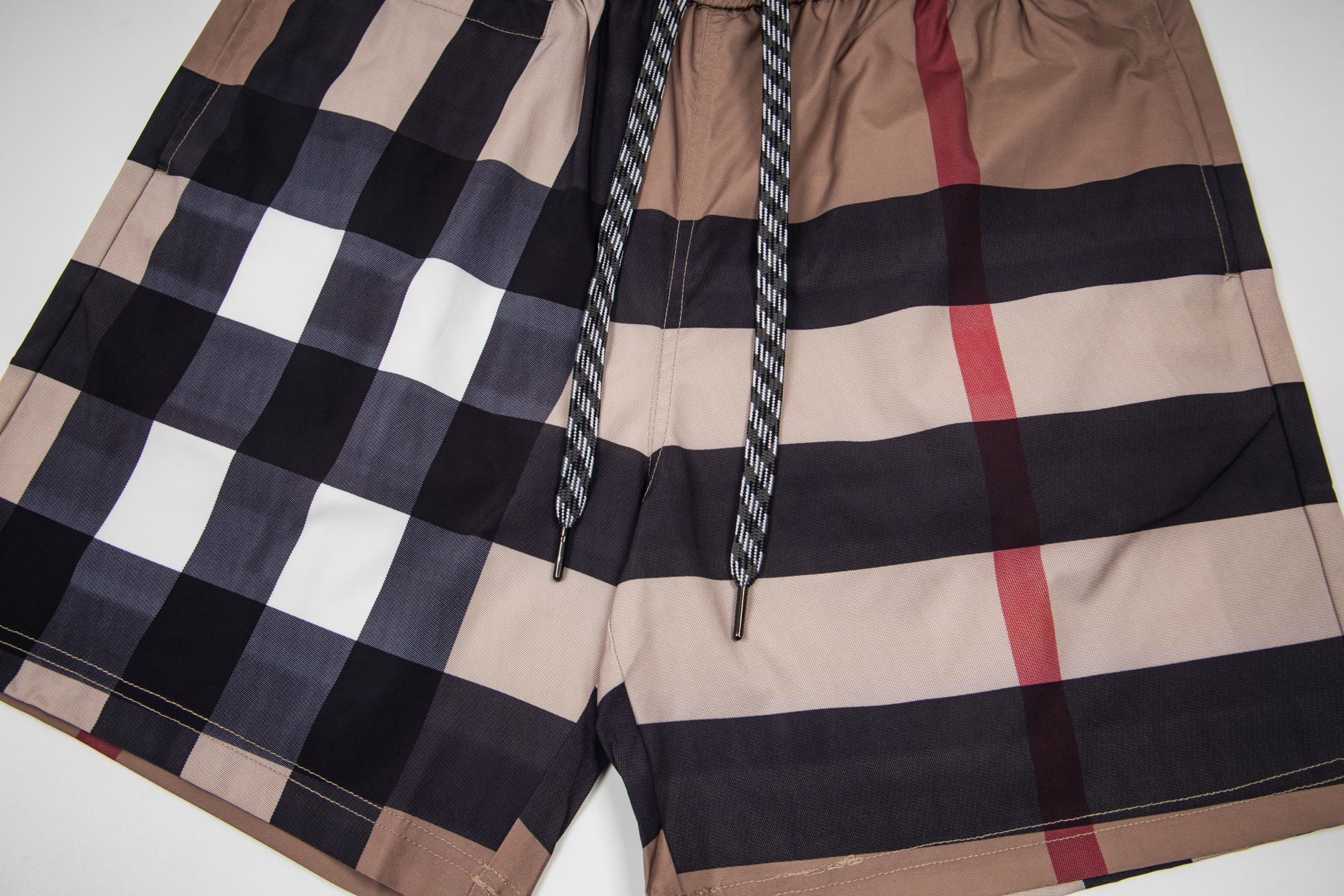 Burberry Bermuda Xadrez de Praia