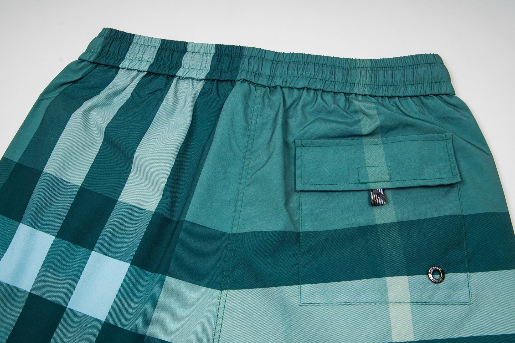 Burberry Bermuda Xadrez de Praia