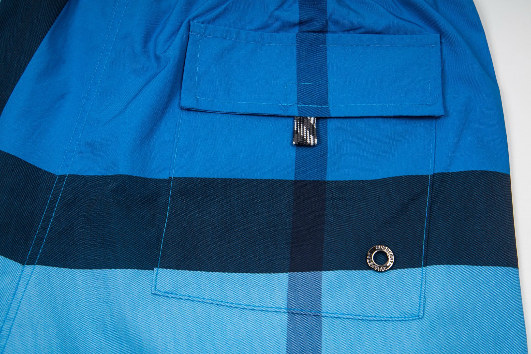 Burberry Bermuda Xadrez de Praia =