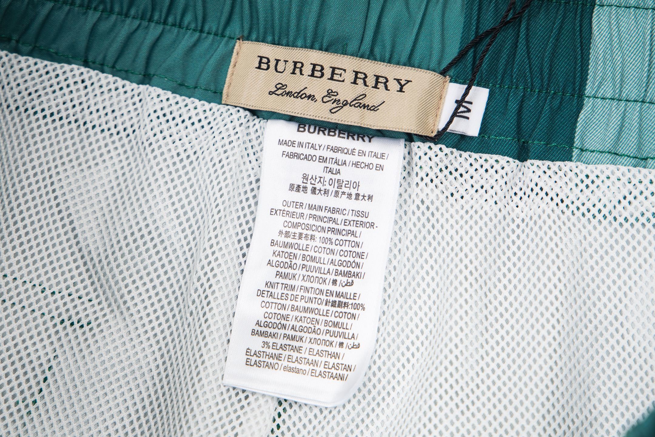 Burberry Bermuda Xadrez de Praia