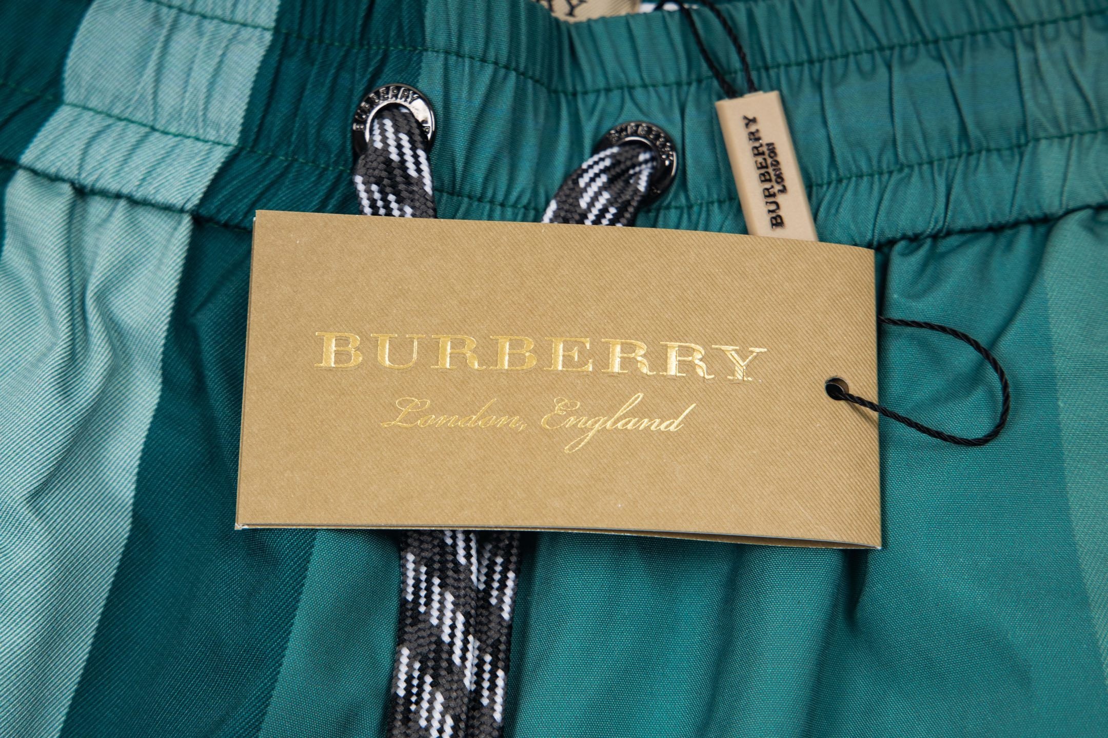 Burberry Bermuda Xadrez de Praia