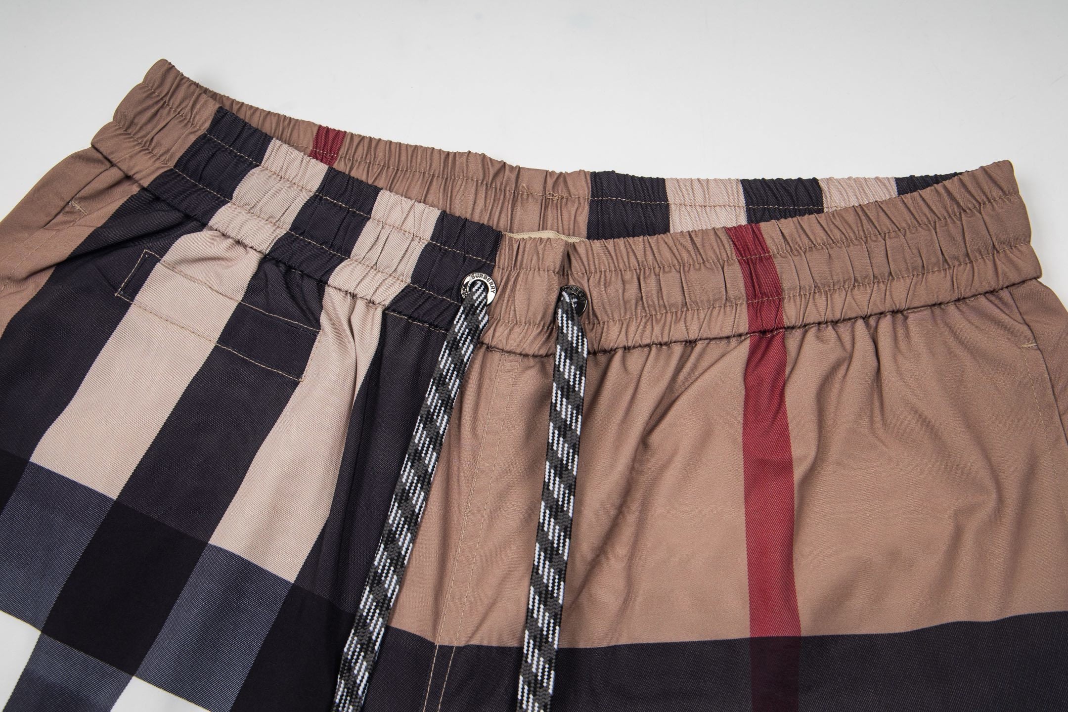 Burberry Bermuda Xadrez de Praia