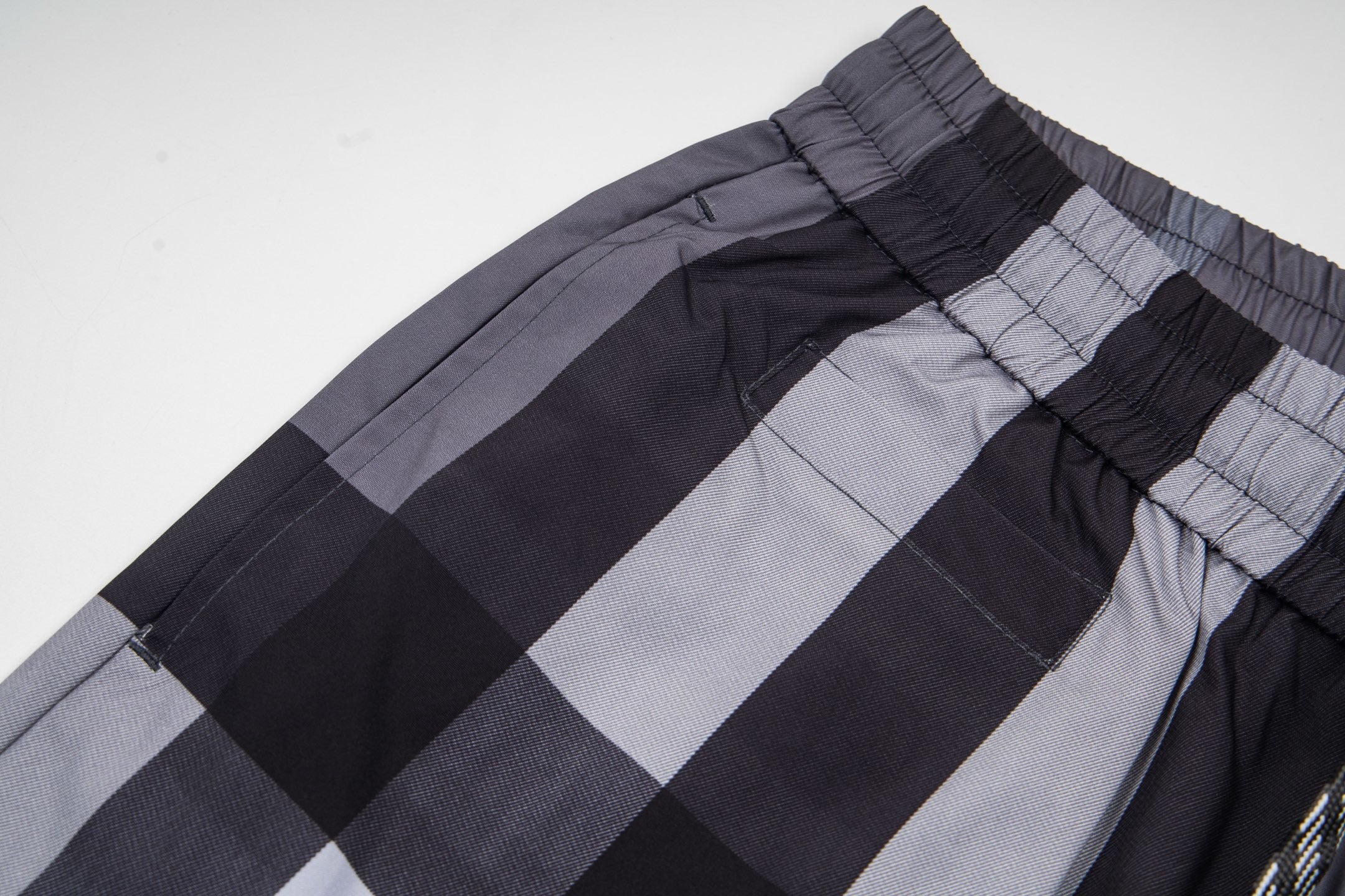 Burberry Bermuda Xadrez de Praia