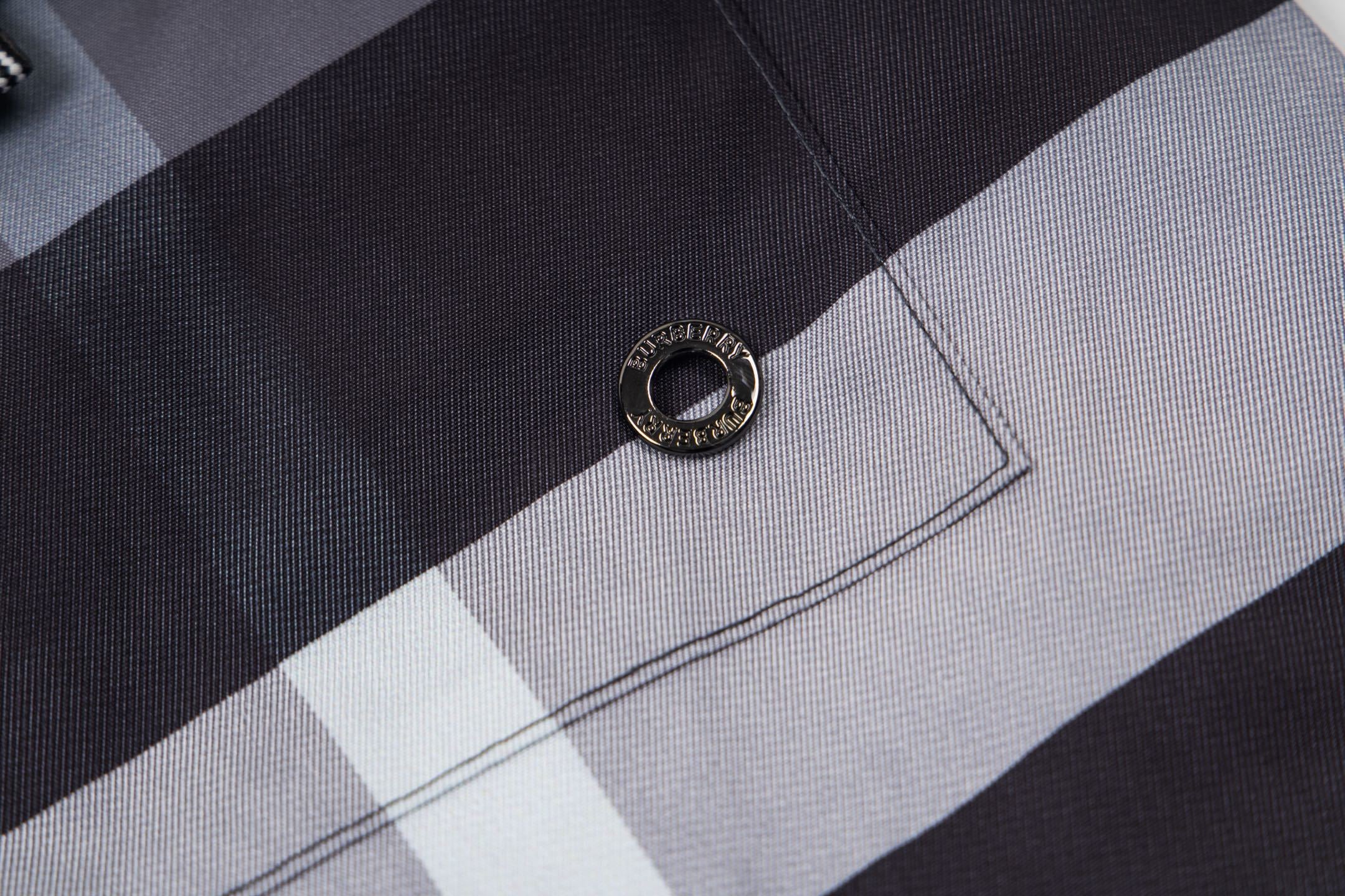 Burberry Bermuda Xadrez de Praia