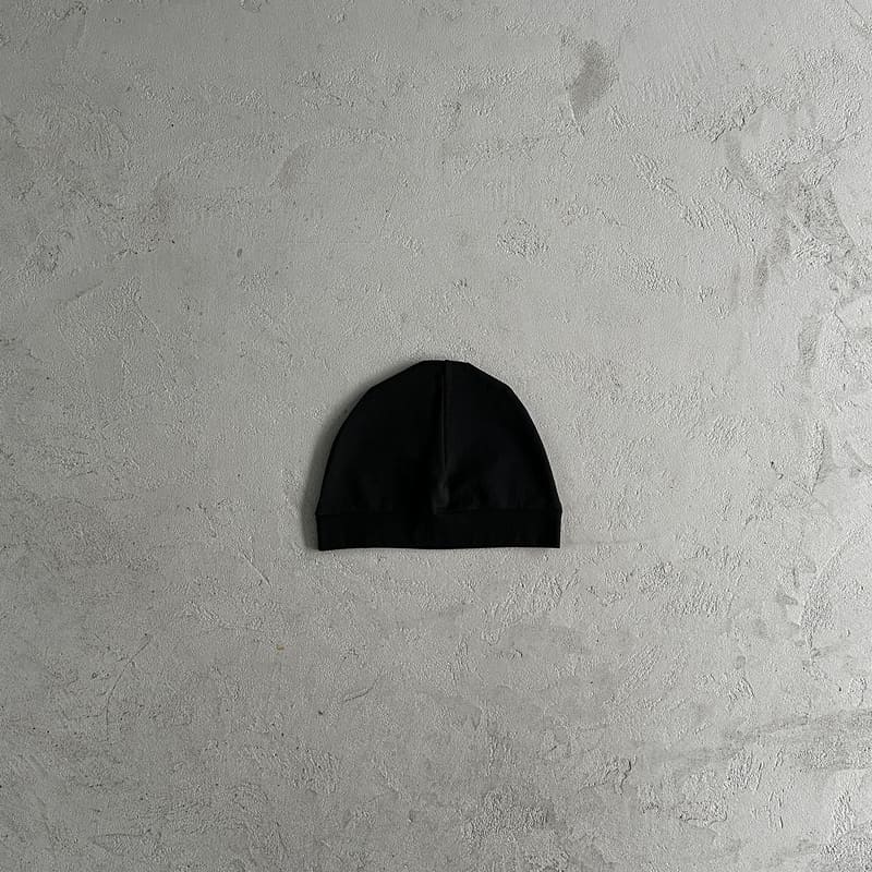 Synaworld Black/Red Beanie