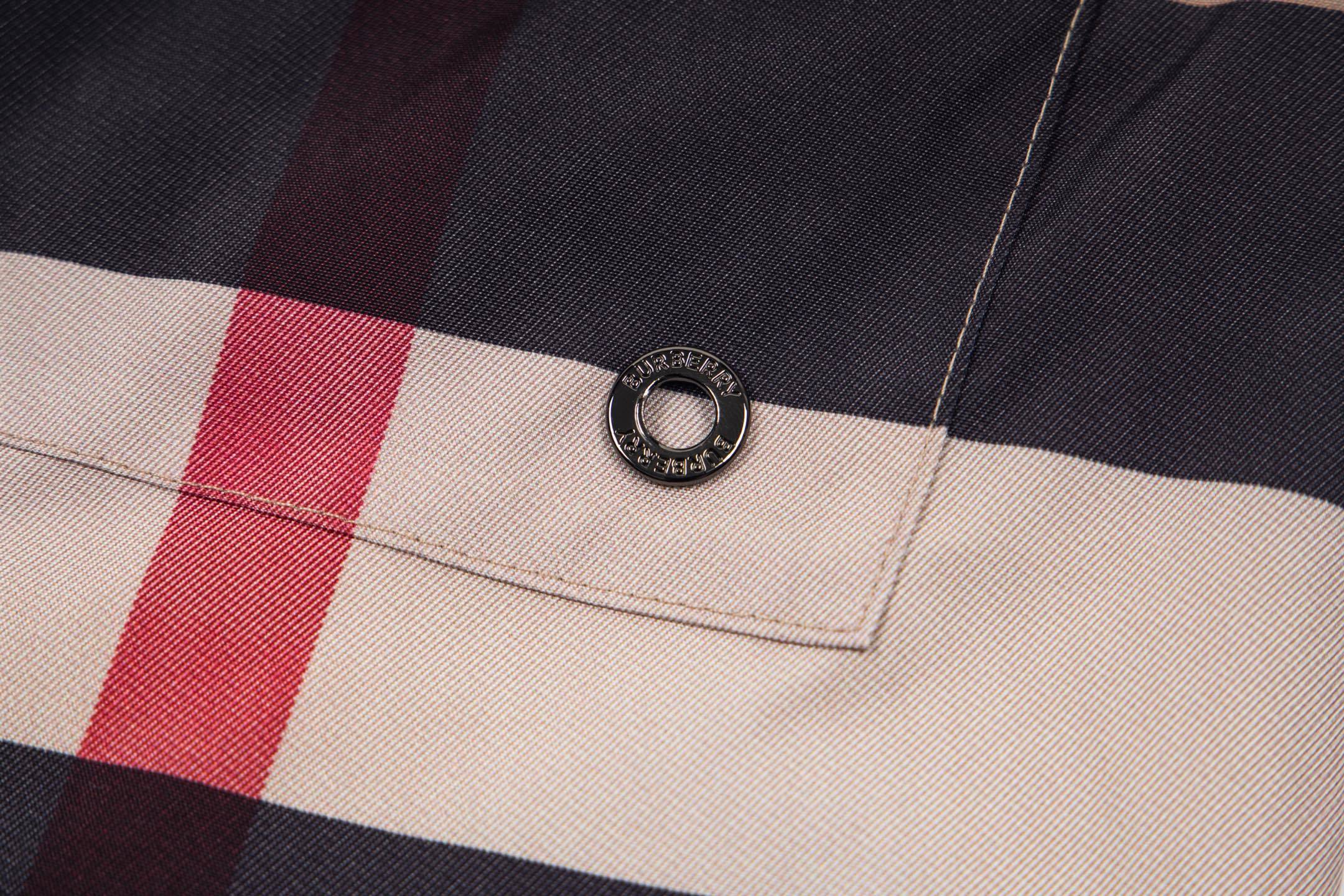 Burberry Bermuda Xadrez de Praia