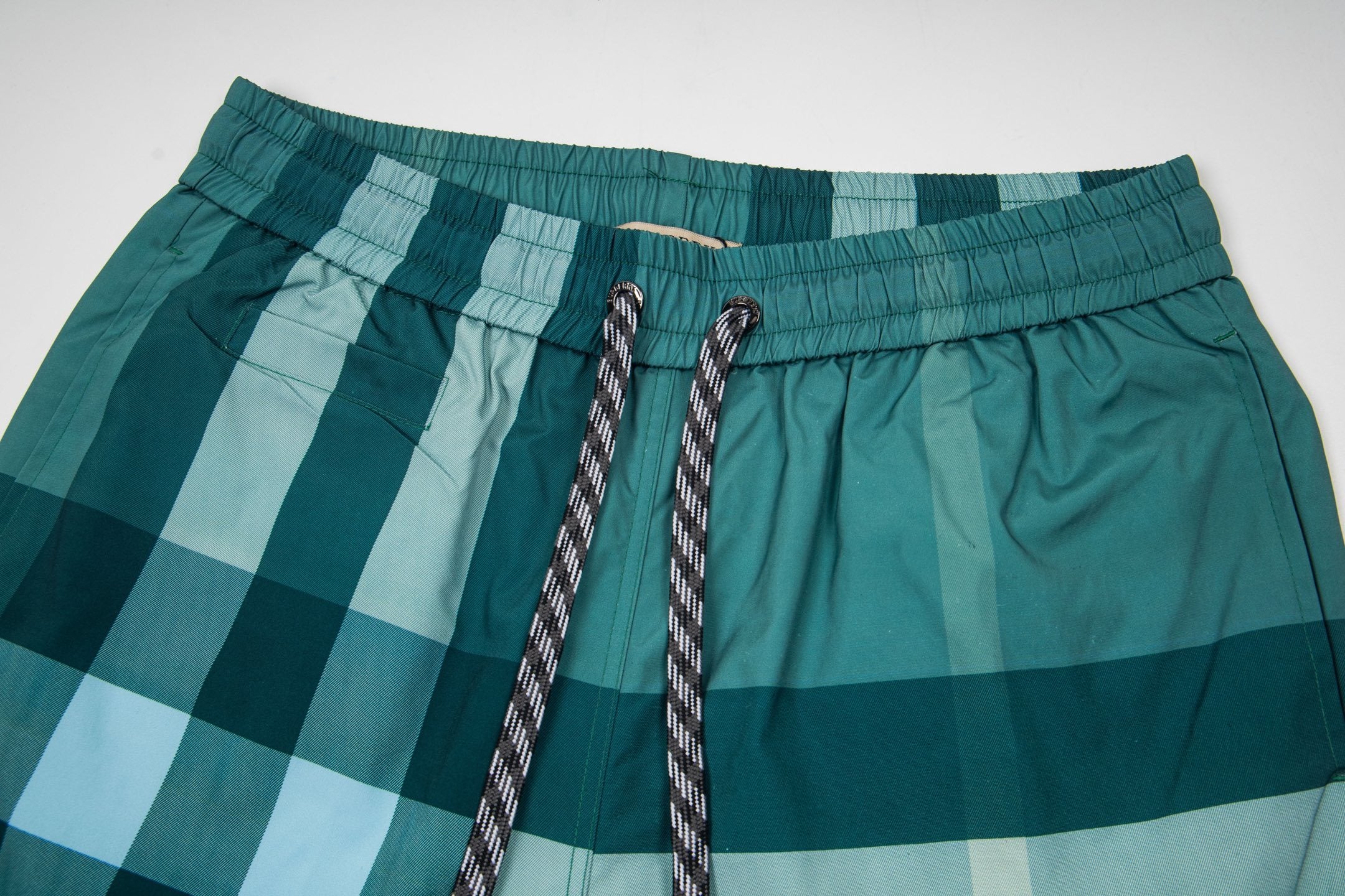 Burberry Bermuda Xadrez de Praia