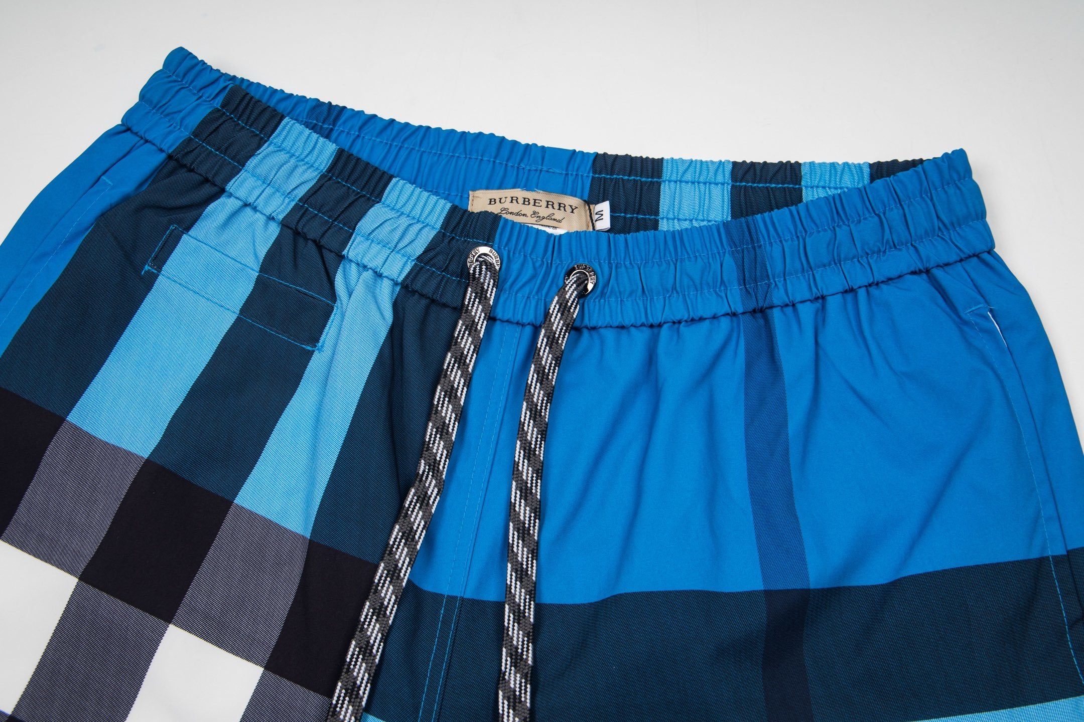 Burberry Bermuda Xadrez de Praia =