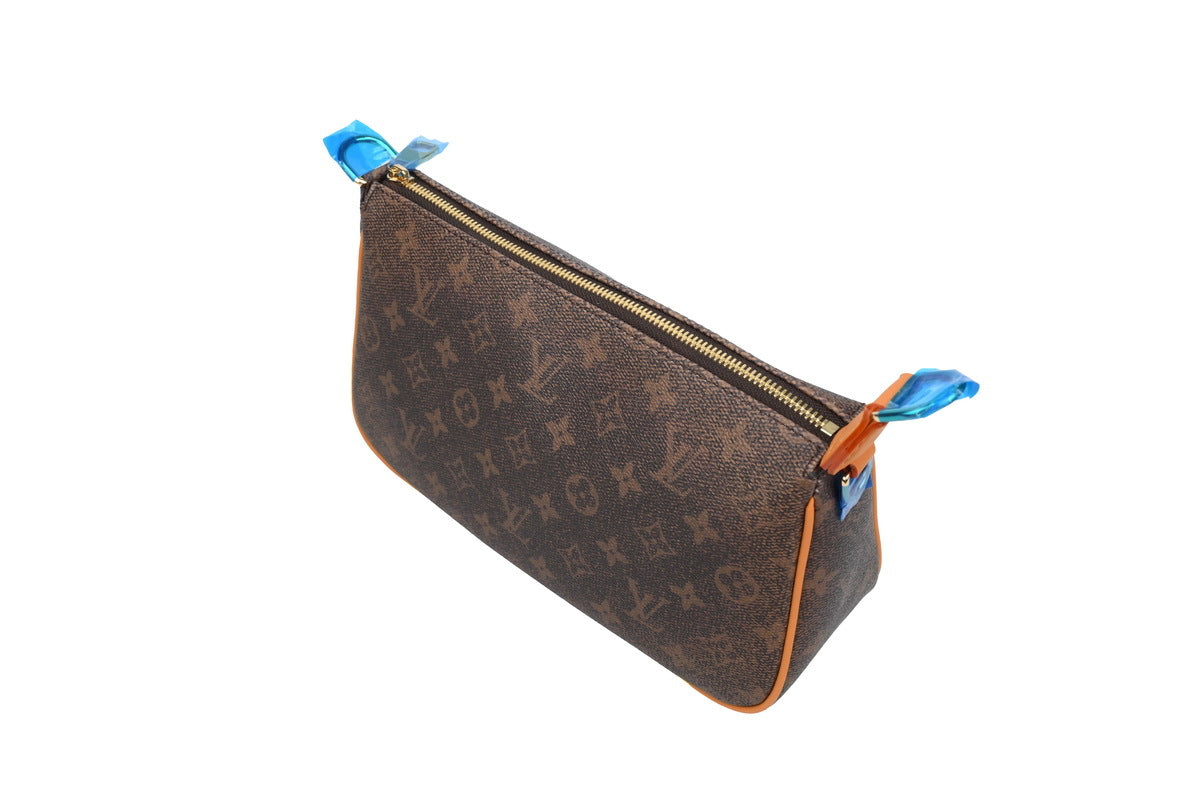 LOUIS VUITTON Pochette Accessoire XL