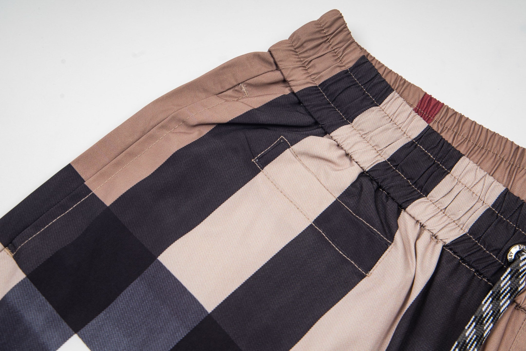 Burberry Bermuda Xadrez de Praia